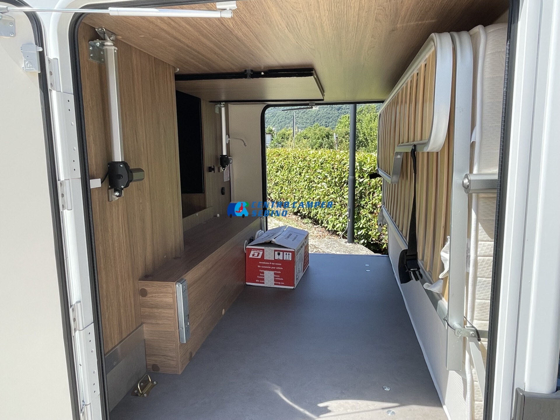 Elnagh Baron 20 camper mansardato 8 posti letto e 