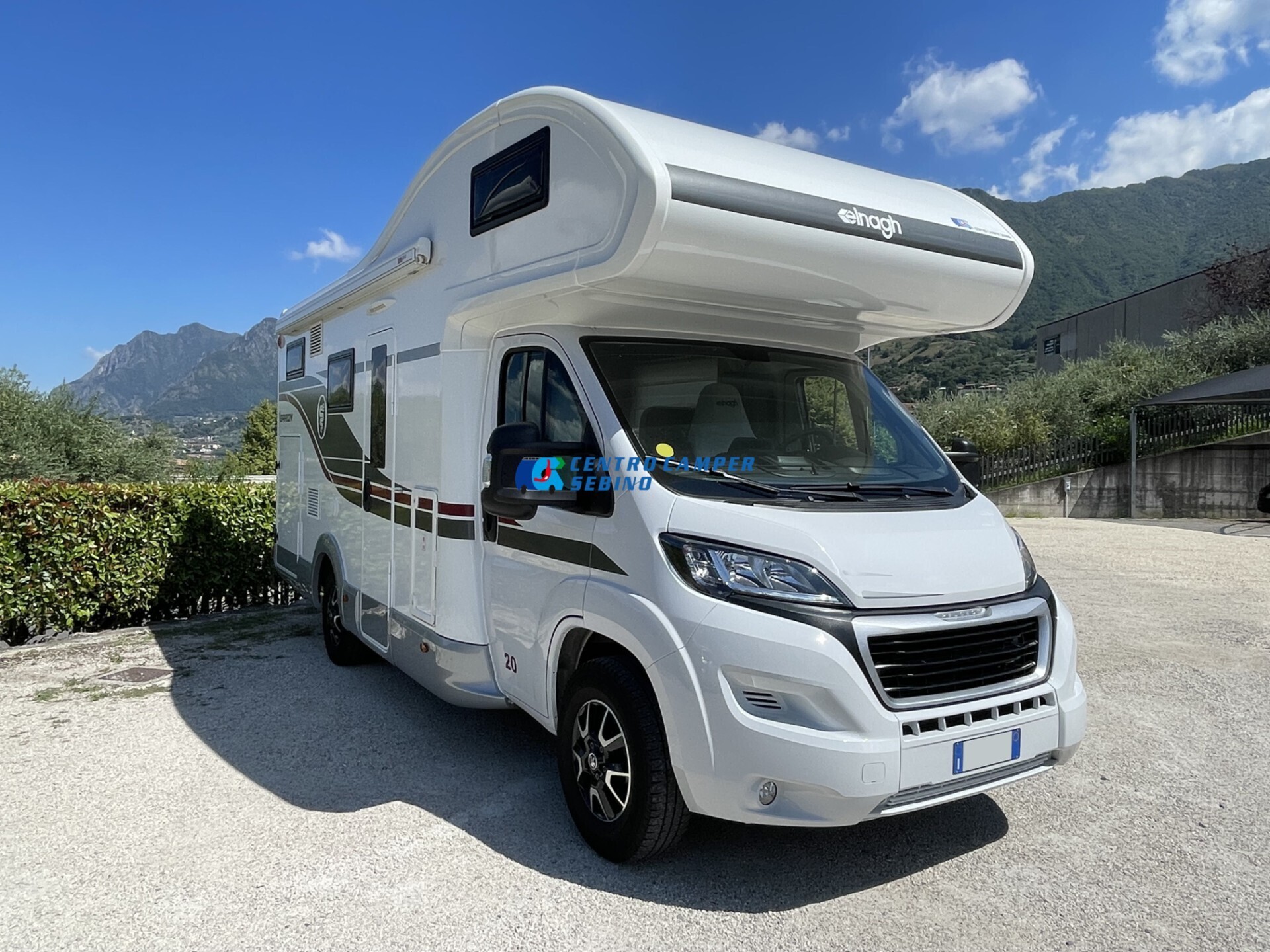 Elnagh Baron 20 camper mansardato 8 posti letto e 