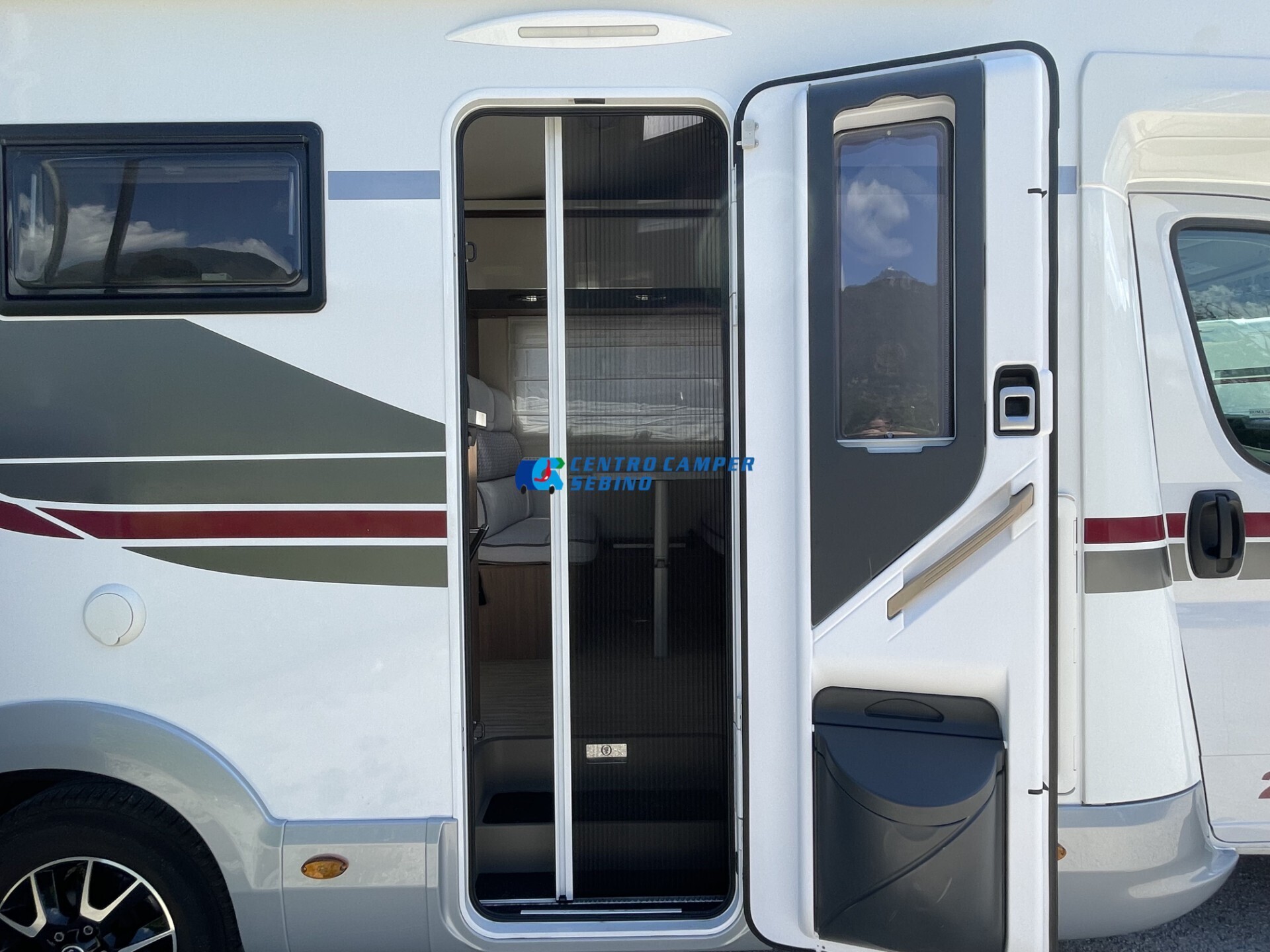 Elnagh Baron 20 camper mansardato 8 posti letto e 