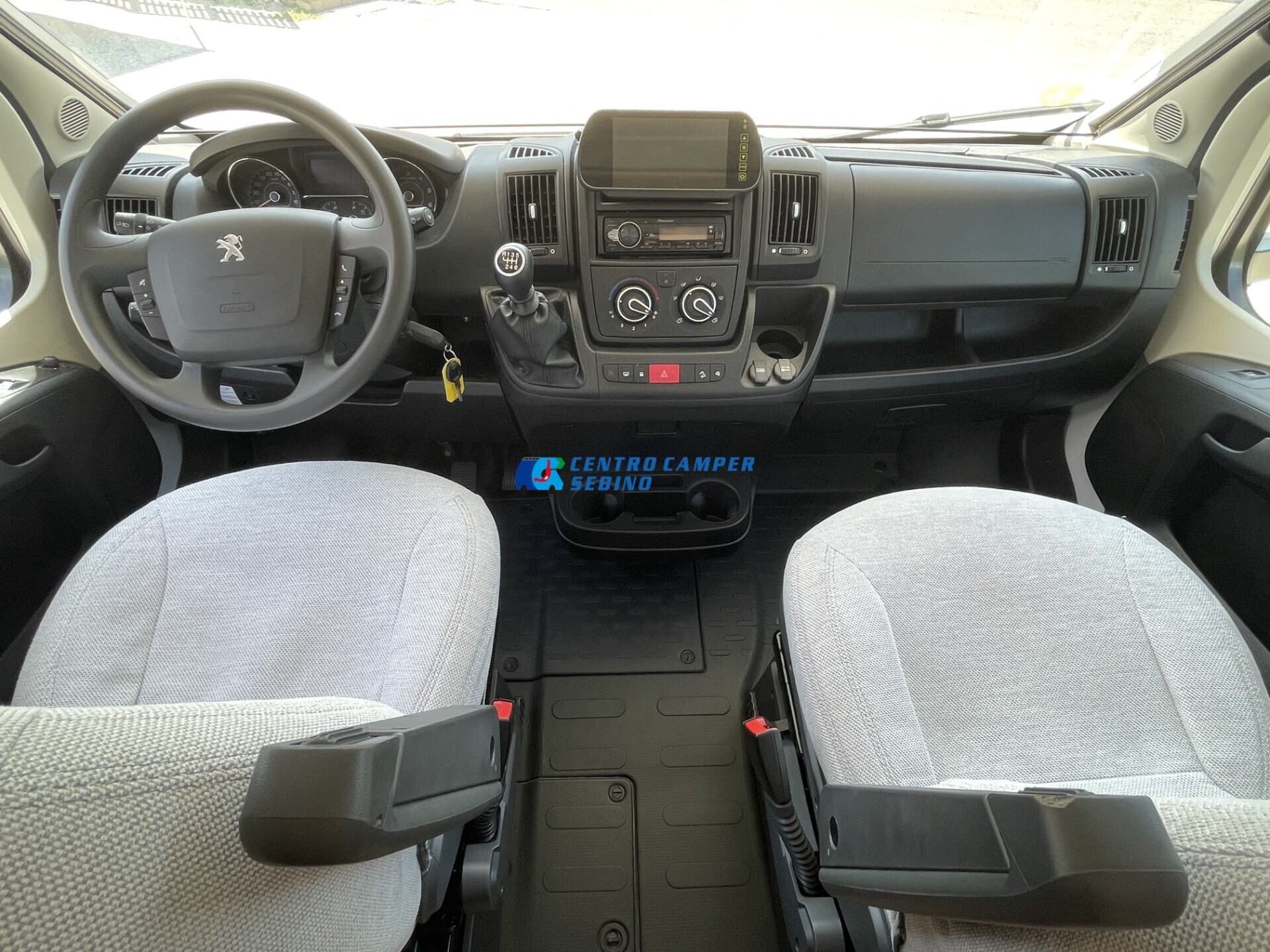 Elnagh Baron 20 camper mansardato 8 posti letto e 