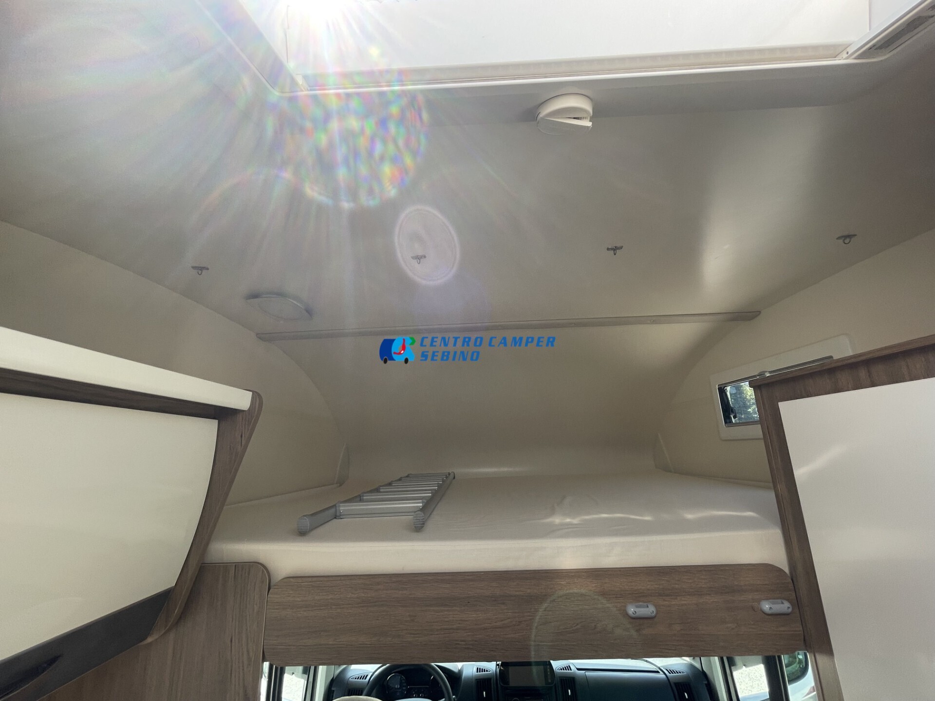 Elnagh Baron 20 camper mansardato 8 posti letto e 