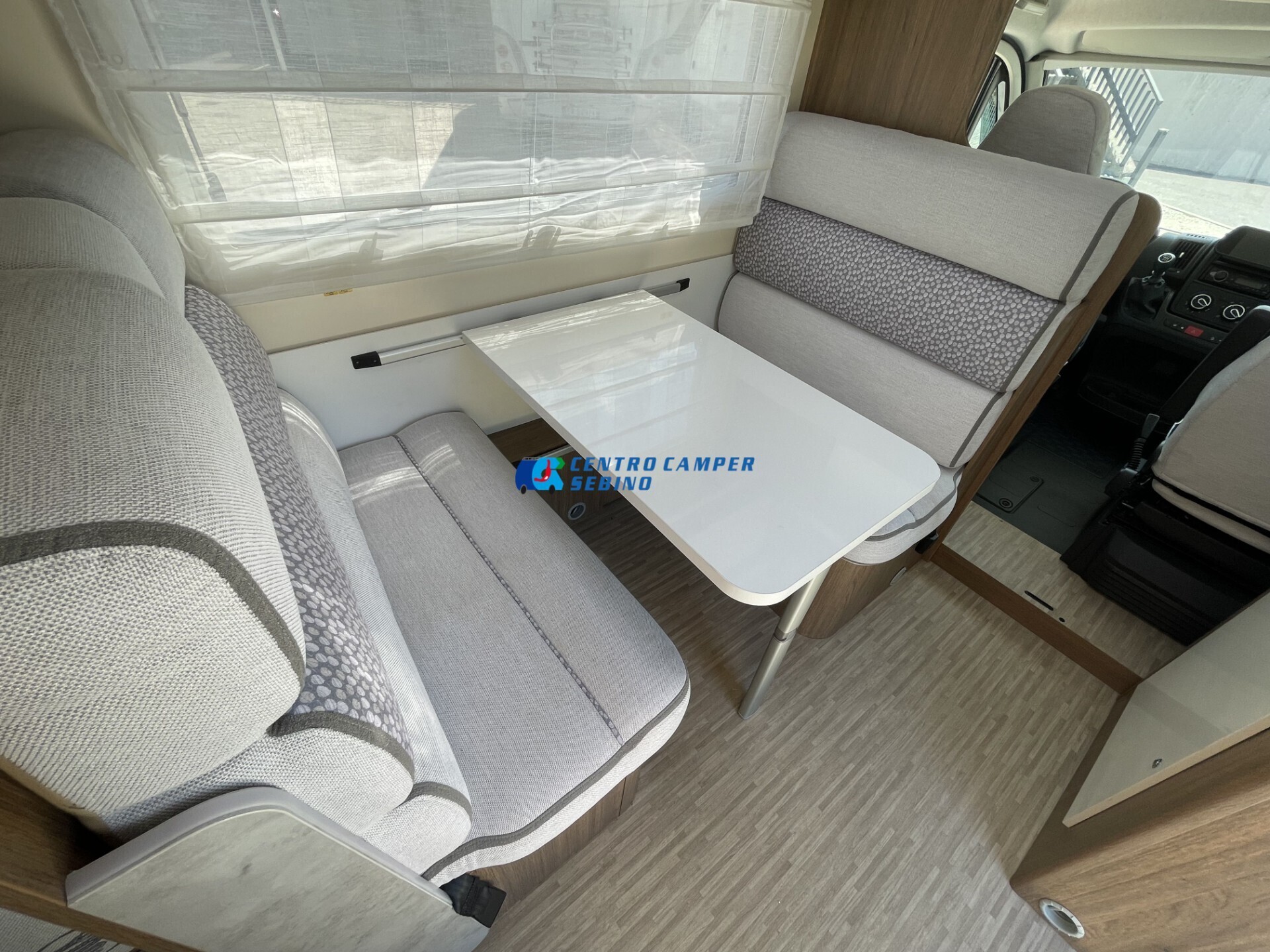Elnagh Baron 20 camper mansardato 8 posti letto e 