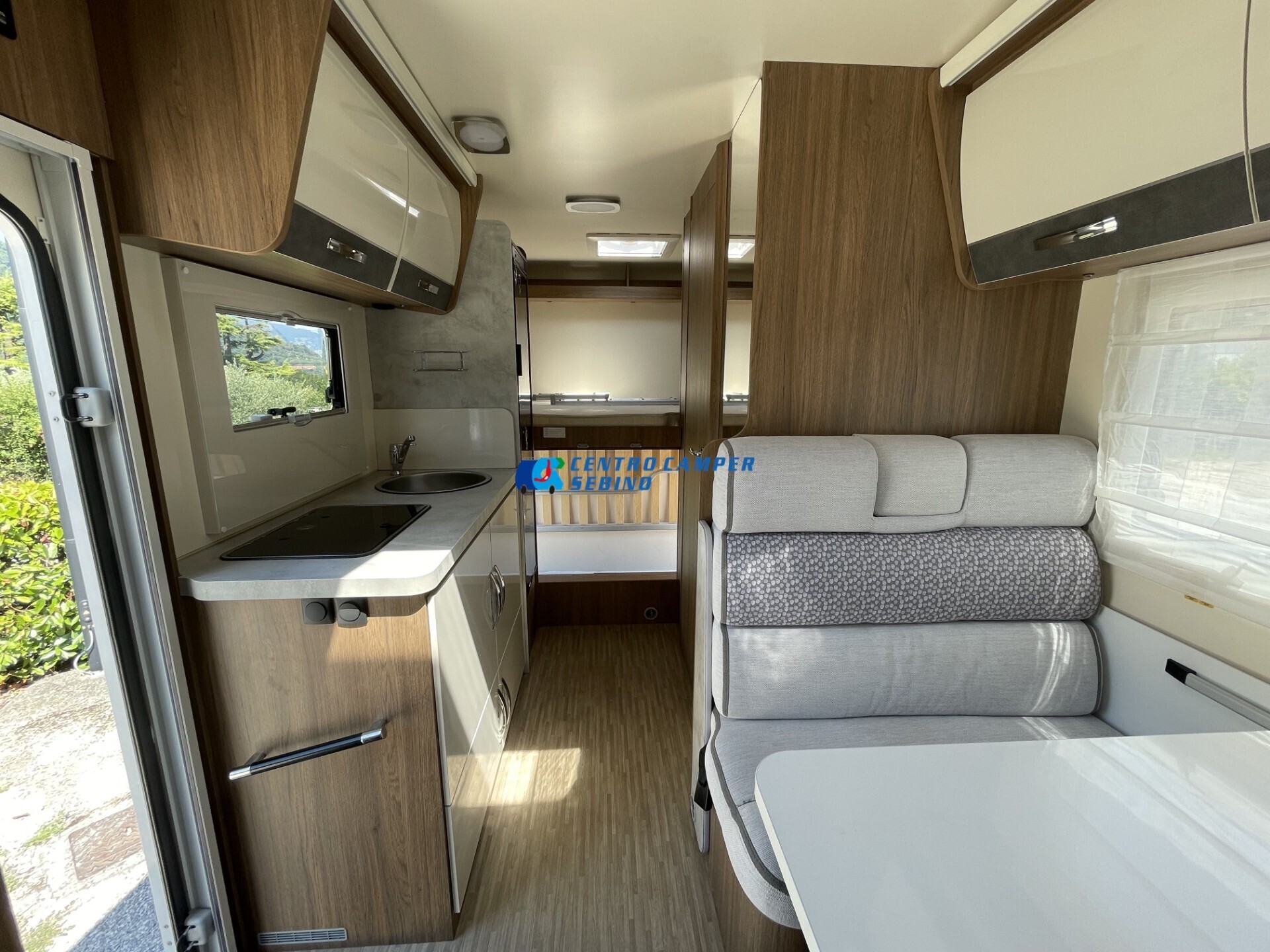 Elnagh Baron 20 camper mansardato 8 posti letto e 