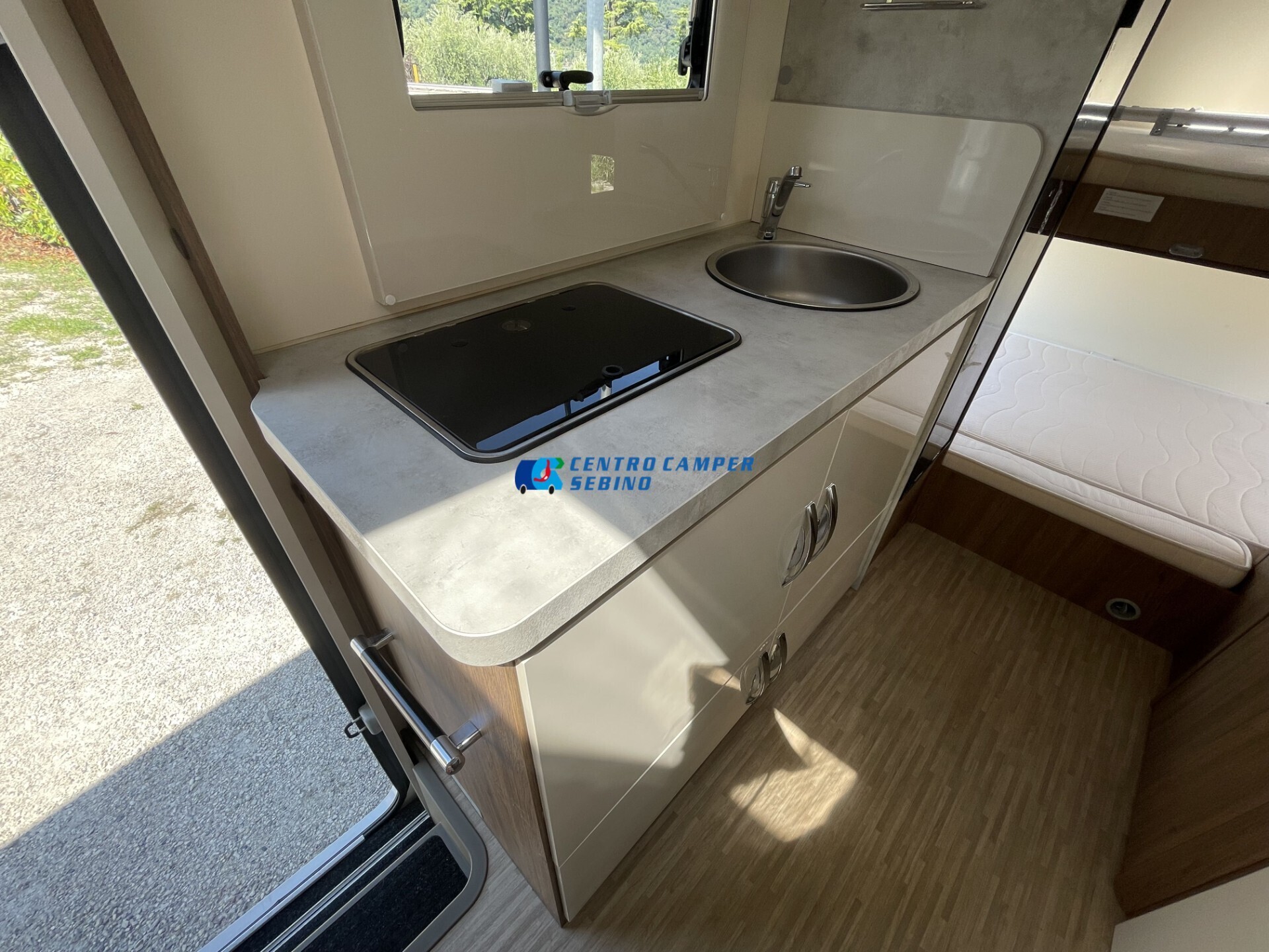 Elnagh Baron 20 camper mansardato 8 posti letto e 