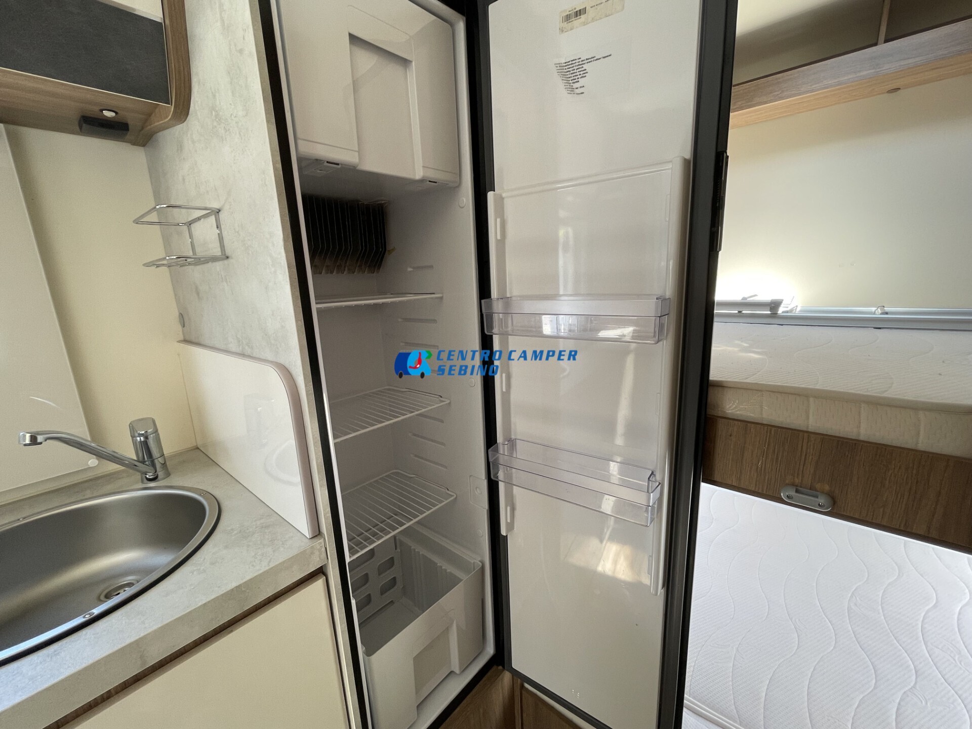 Elnagh Baron 20 camper mansardato 8 posti letto e 