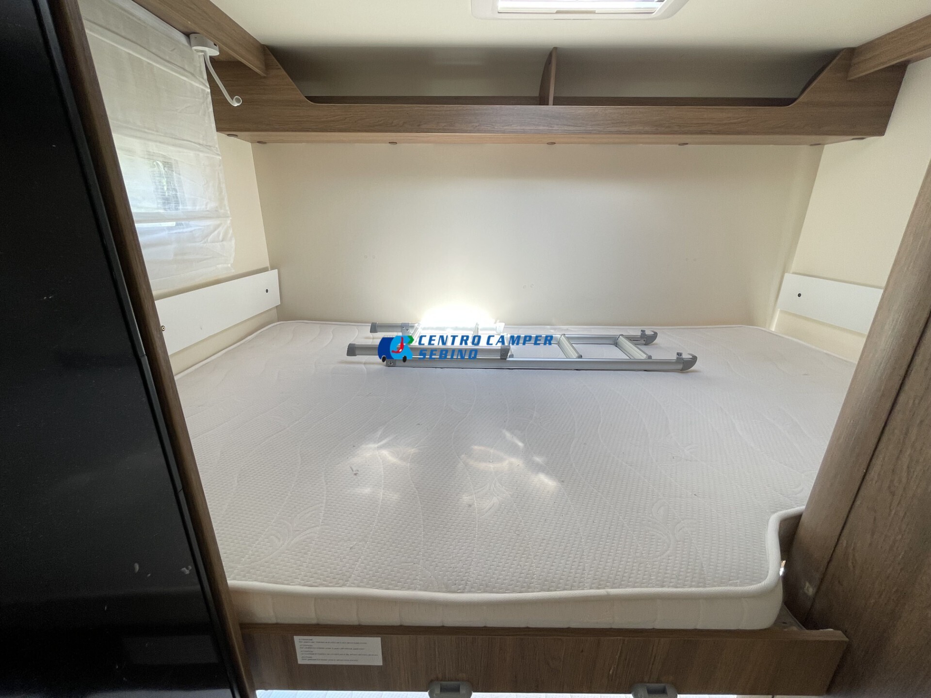 Elnagh Baron 20 camper mansardato 8 posti letto e 