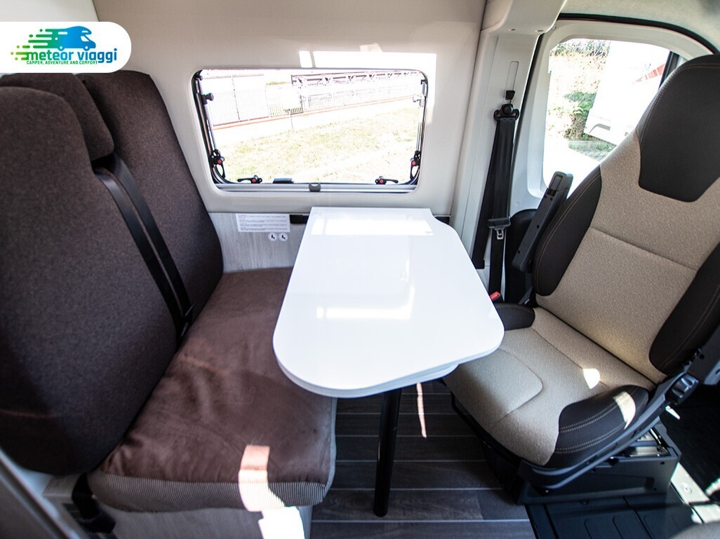 Camper puro Van 2 posti Roller Team Livingstone GO