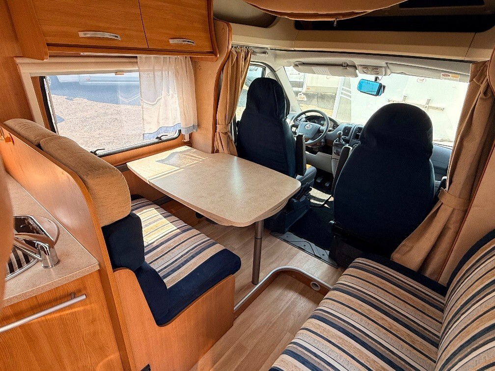CAMPER CHAUSSON FLASH 06