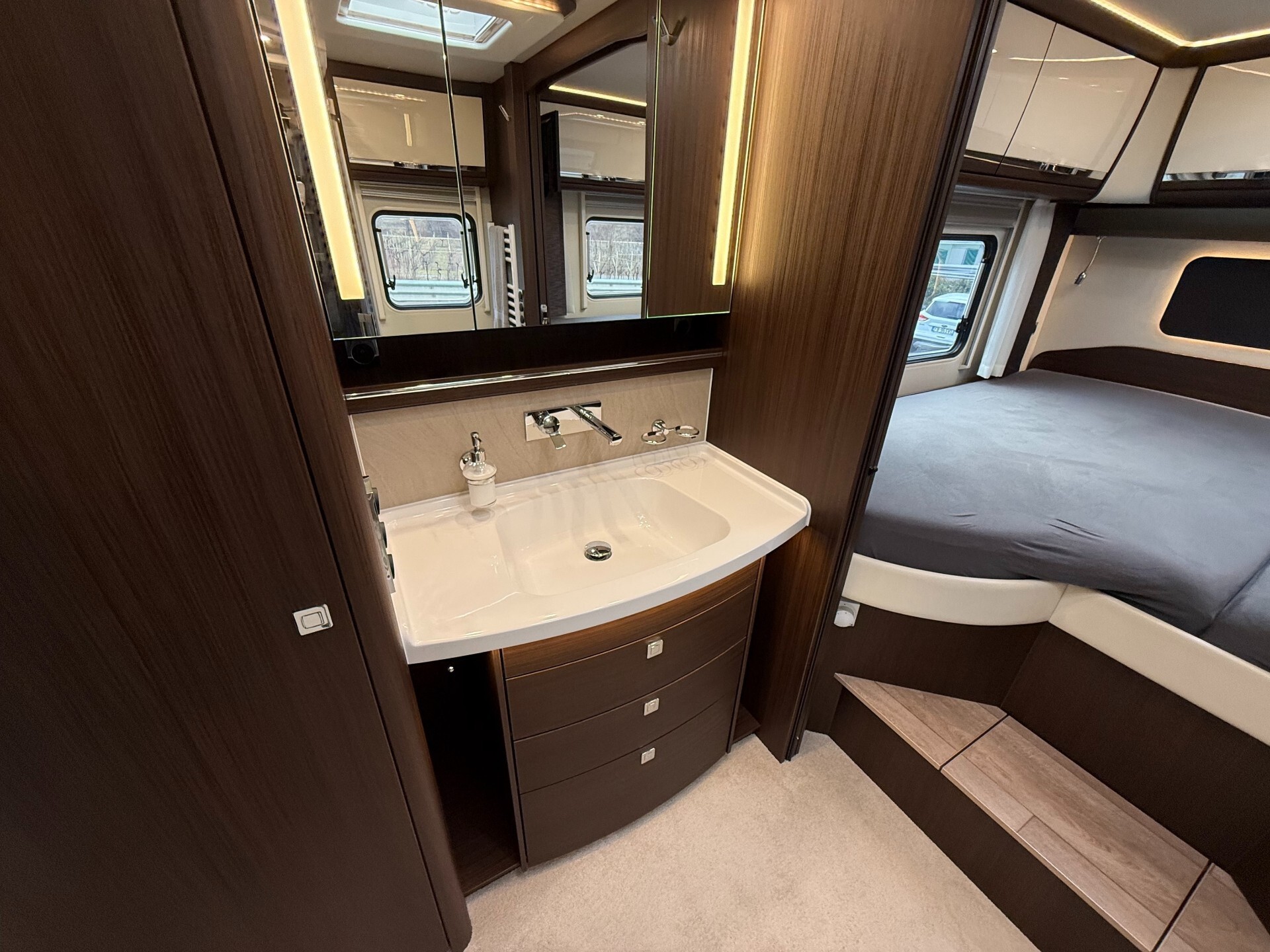 Morelo Palace Liner 85 L