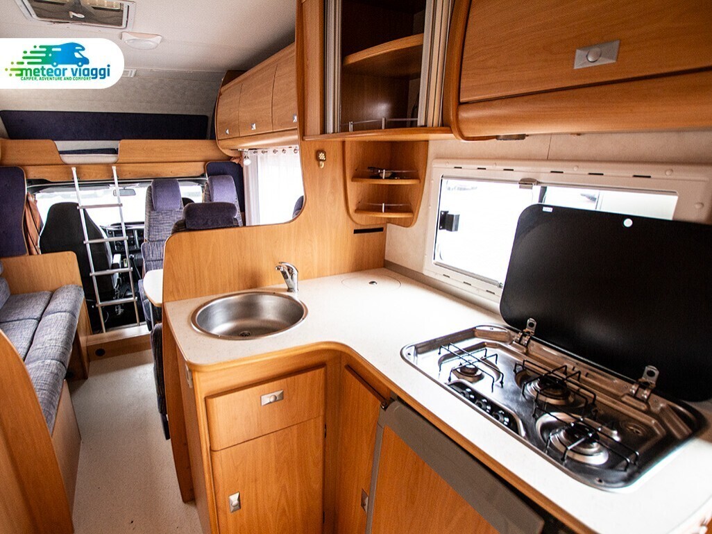 Camper mansardato 5 posti Challenger 172