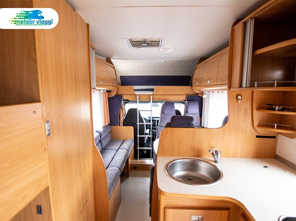 Camper mansardato 5 posti Challenger 172
