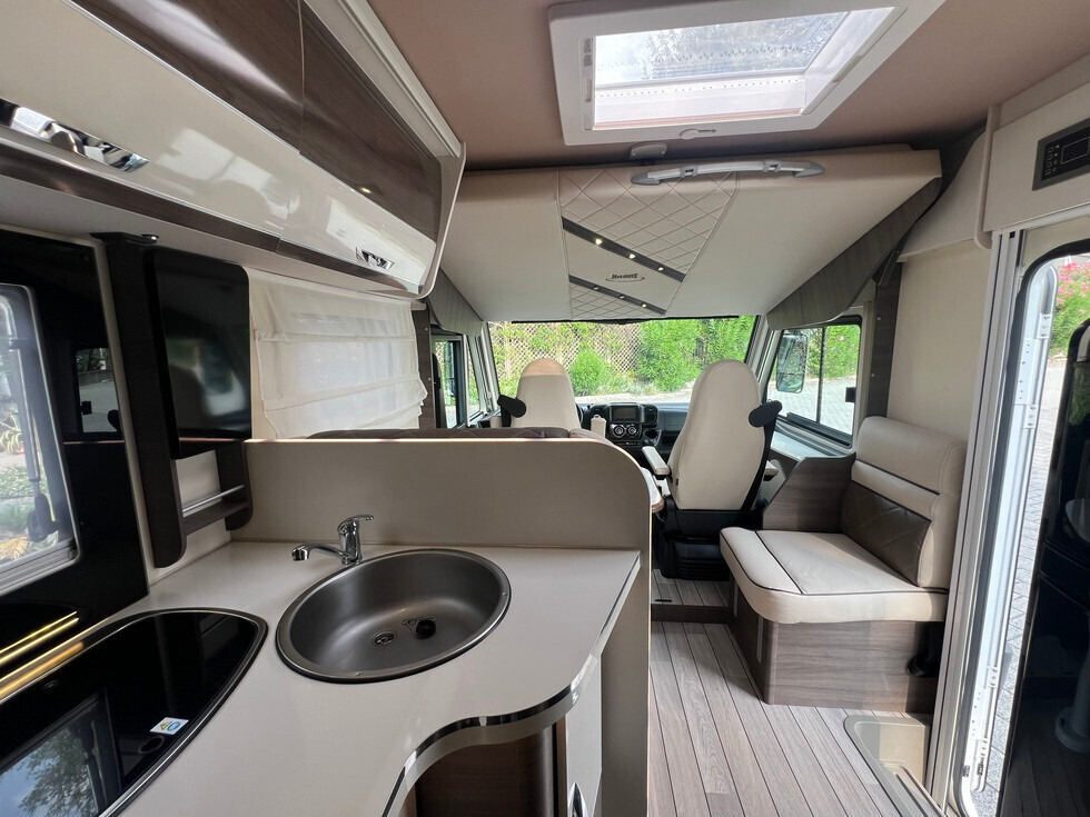 Mclouis Nevis 879 G