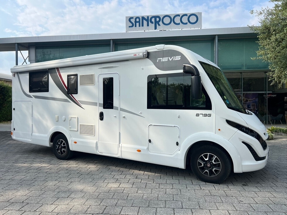 Mclouis Nevis 879 G