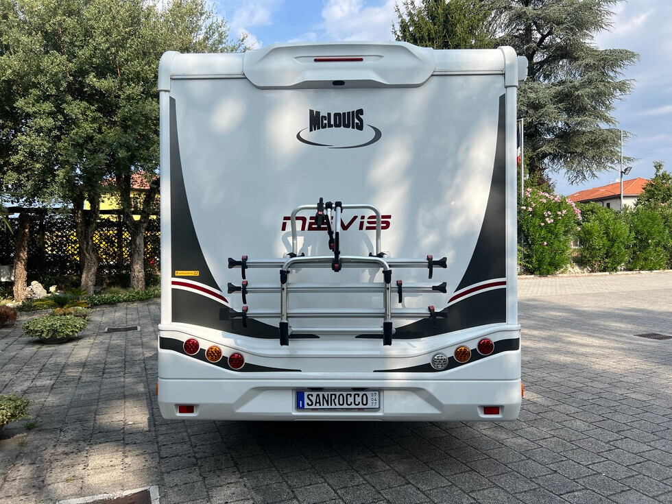 Mclouis Nevis 879 G