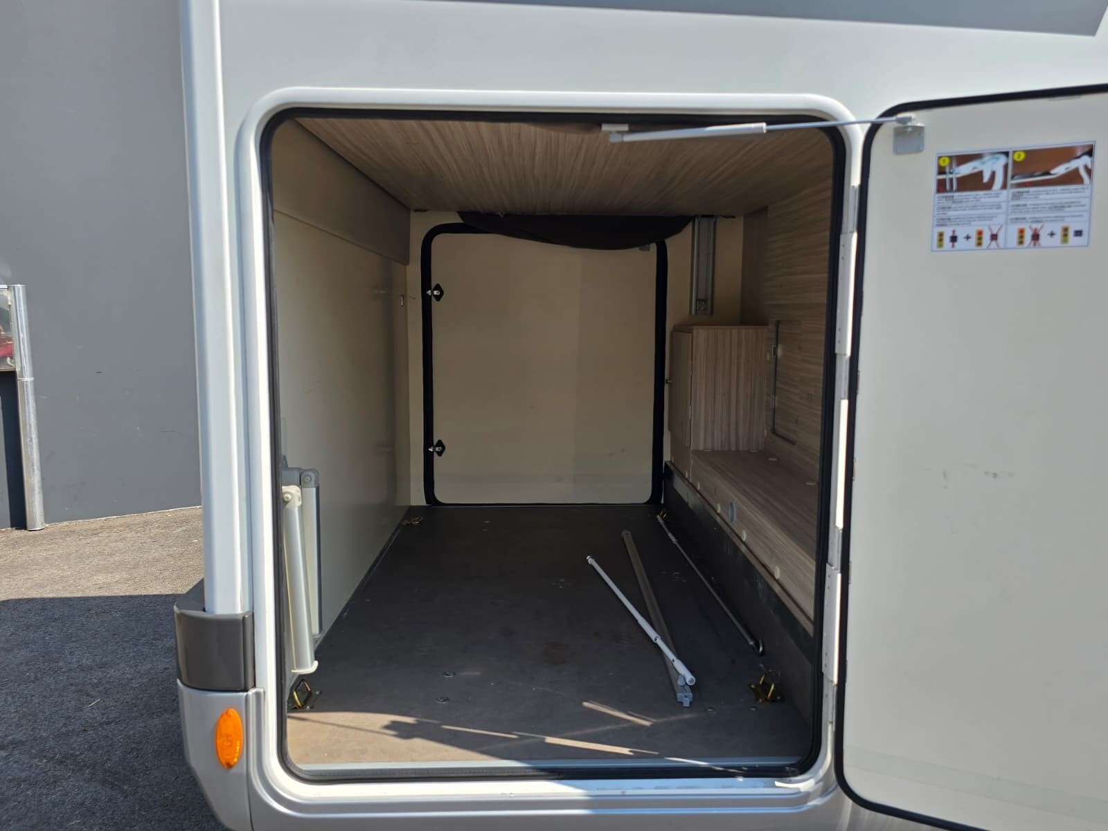 Elnagh T-LOFT 450 - SEMINTEGRALE CON GARAGE E BASC