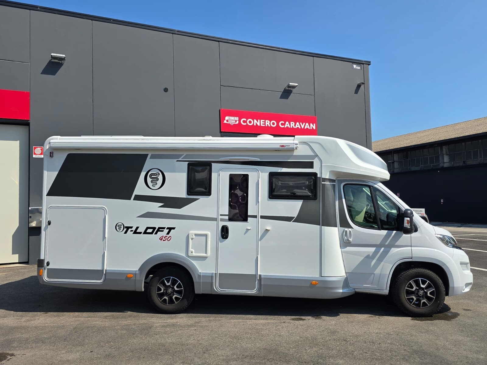 Elnagh T-LOFT 450 - SEMINTEGRALE CON GARAGE E BASC
