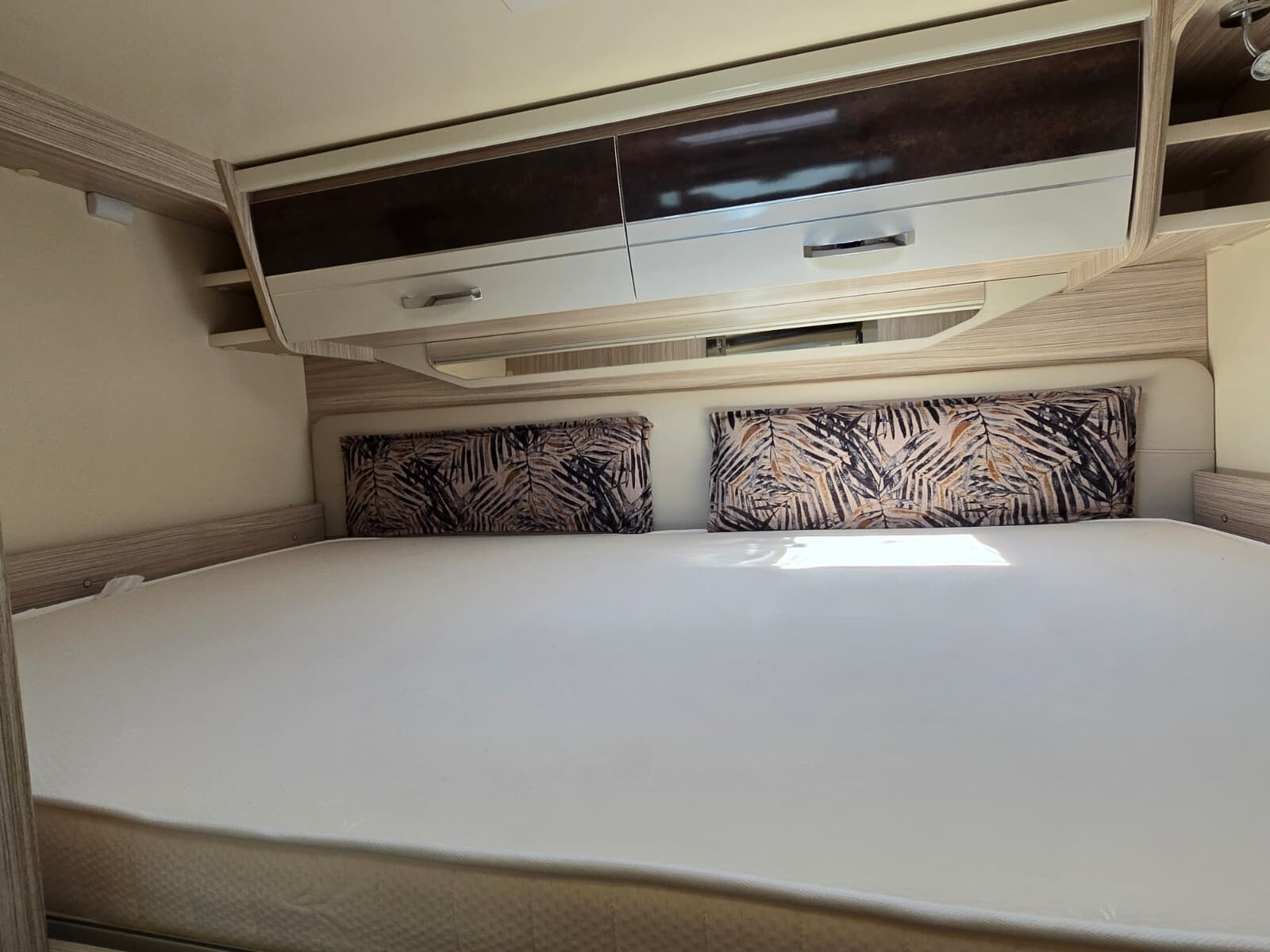 Elnagh T-LOFT 450 - SEMINTEGRALE CON GARAGE E BASC