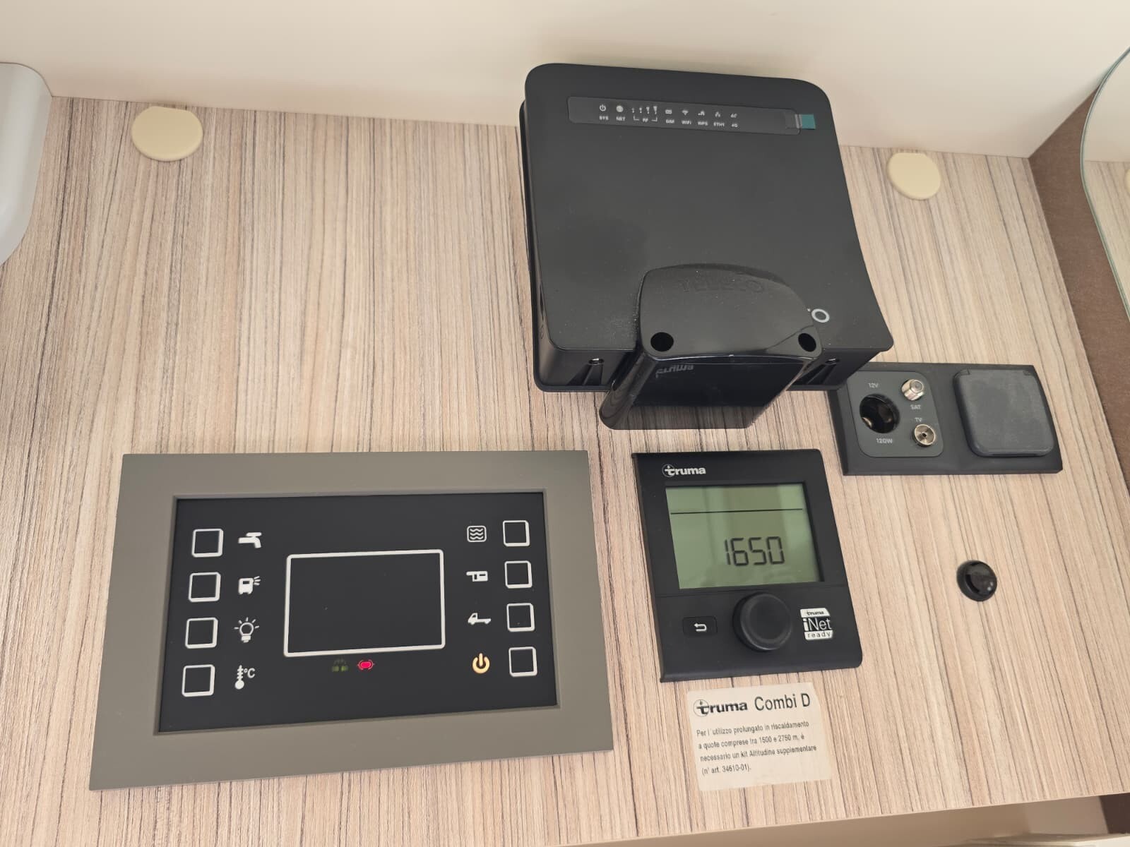 Elnagh T-LOFT 450 - SEMINTEGRALE CON GARAGE E BASC