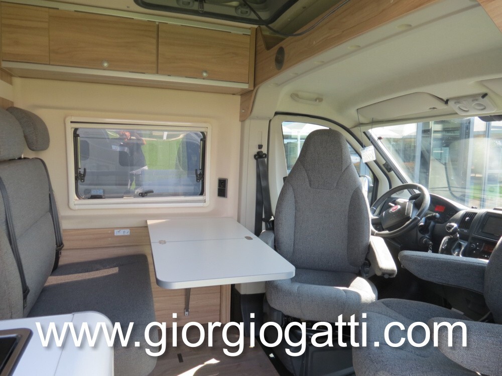 camper puro Hymer Grand Canyon van con cambio auto