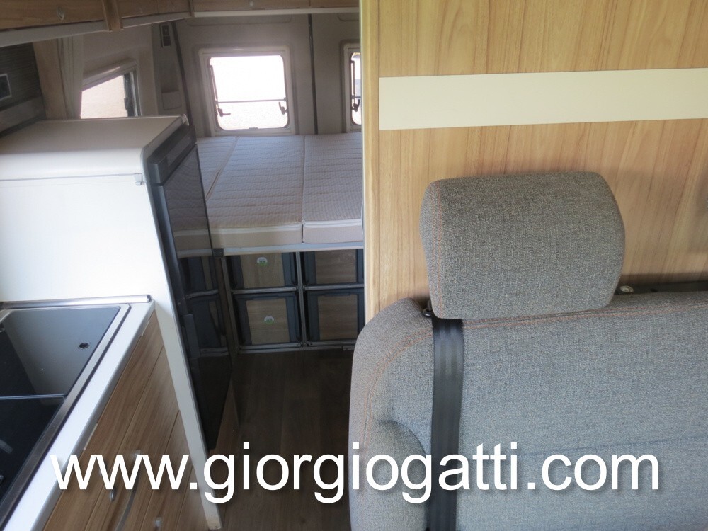 camper puro Hymer Grand Canyon van con cambio auto