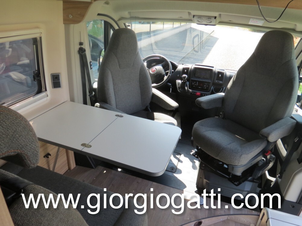 camper puro Hymer Grand Canyon van con cambio auto