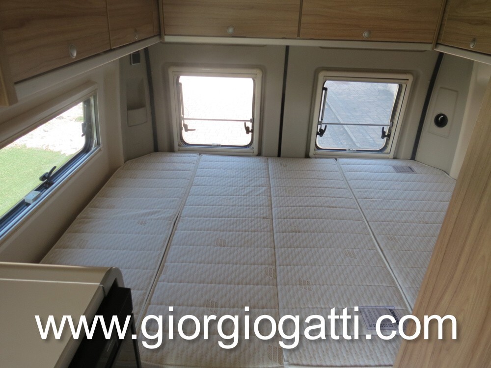 camper puro Hymer Grand Canyon van con cambio auto