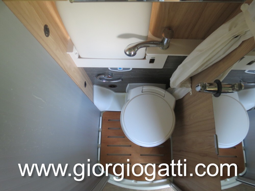 camper puro Hymer Grand Canyon van con cambio auto