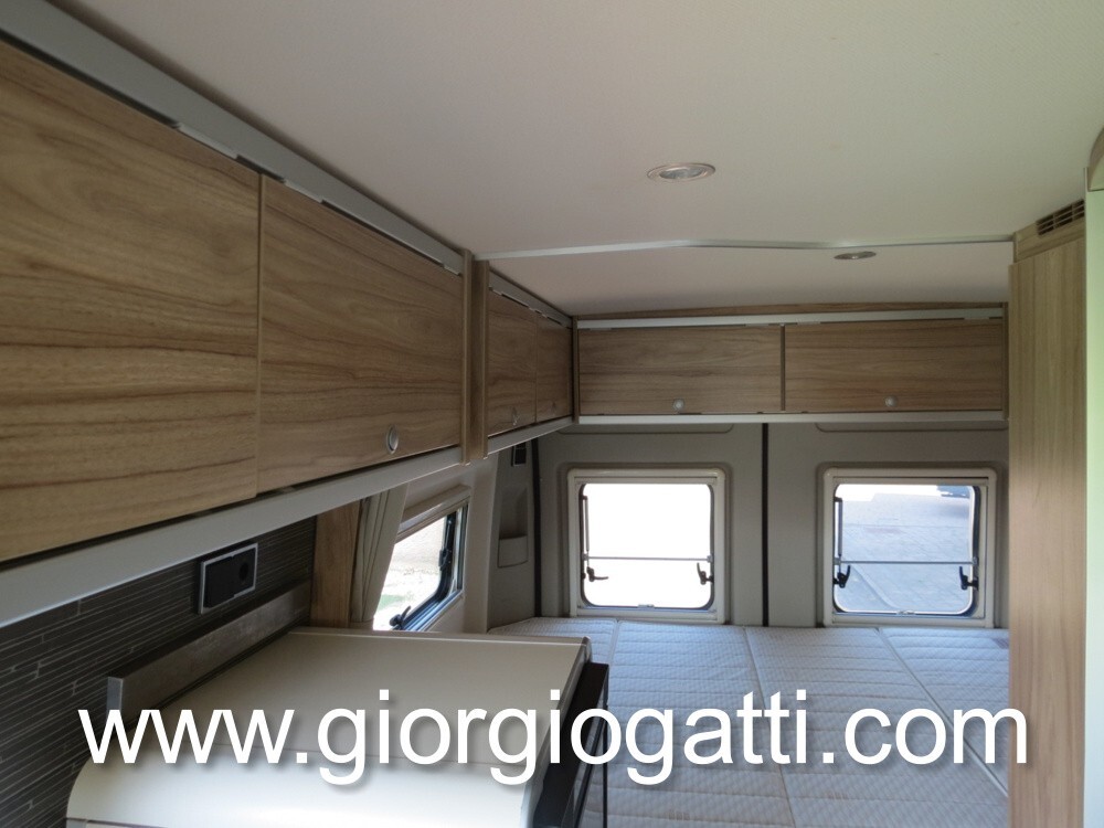 camper puro Hymer Grand Canyon van con cambio auto