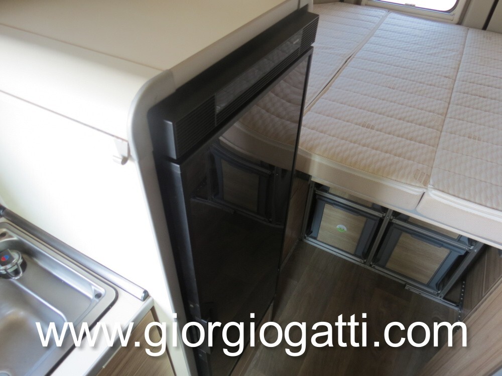 camper puro Hymer Grand Canyon van con cambio auto