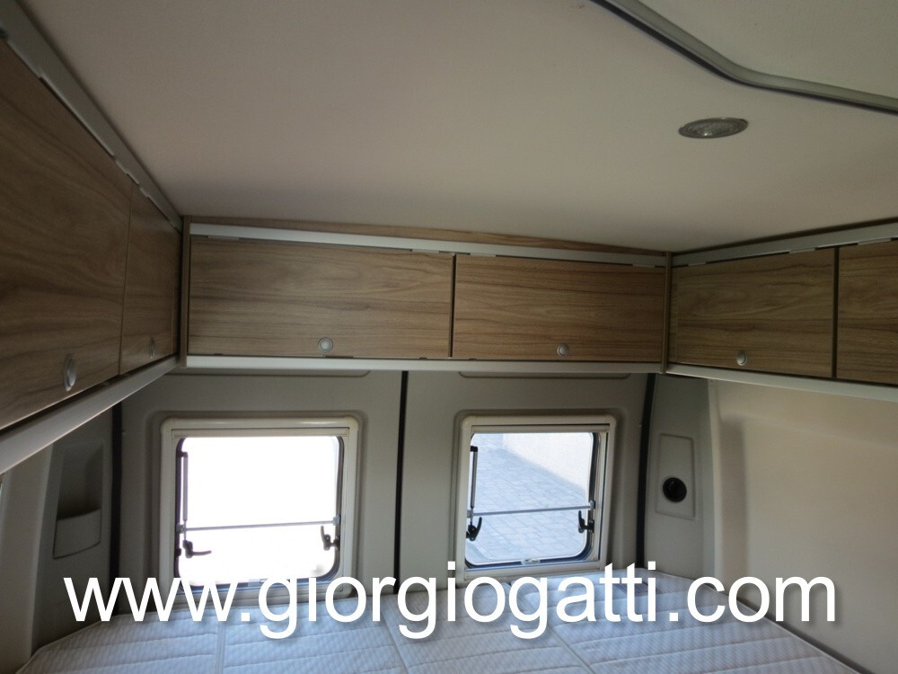 camper puro Hymer Grand Canyon van con cambio auto