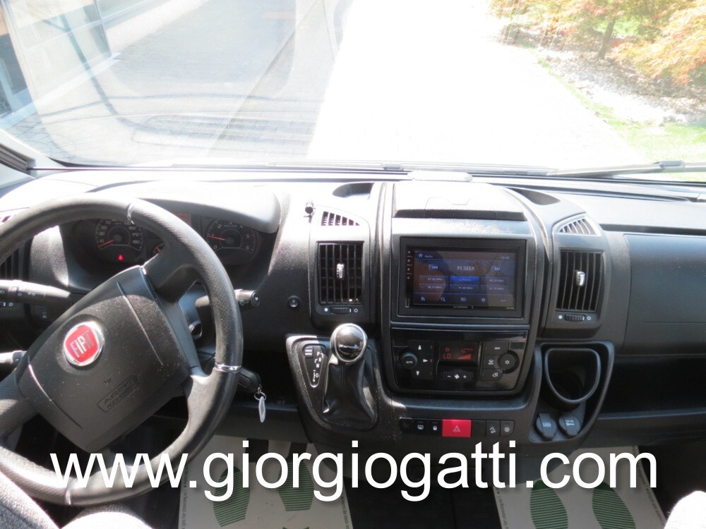 camper puro Hymer Grand Canyon van con cambio auto