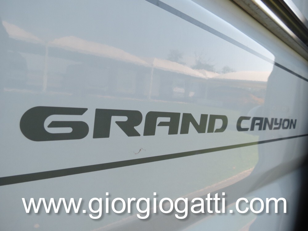 camper puro Hymer Grand Canyon van con cambio auto