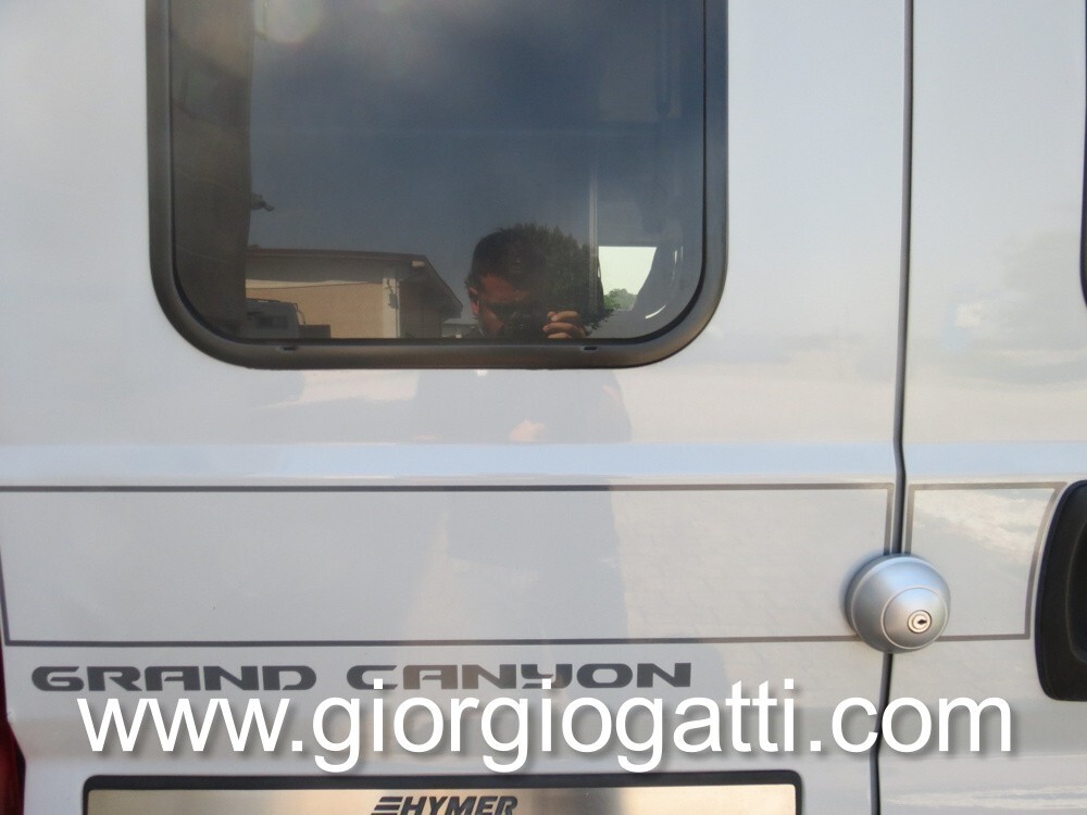 camper puro Hymer Grand Canyon van con cambio auto