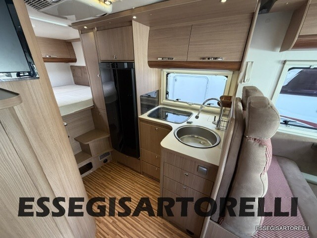ADRIA MATRIX M 680 SP GARAGE E BASCULANTE 2013 DOP