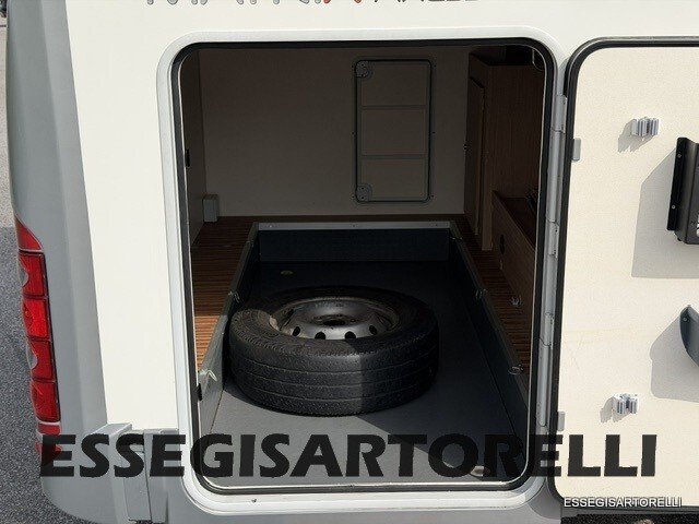 ADRIA MATRIX M 680 SP GARAGE E BASCULANTE 2013 DOP