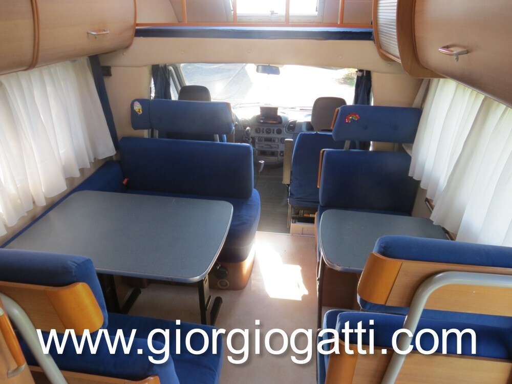 Camper Mansardato Arca M 4 con meccanica Mercedes