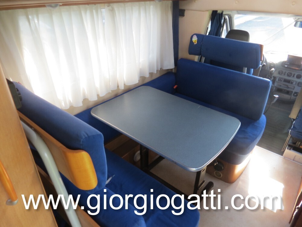 Camper Mansardato Arca M 4 con meccanica Mercedes