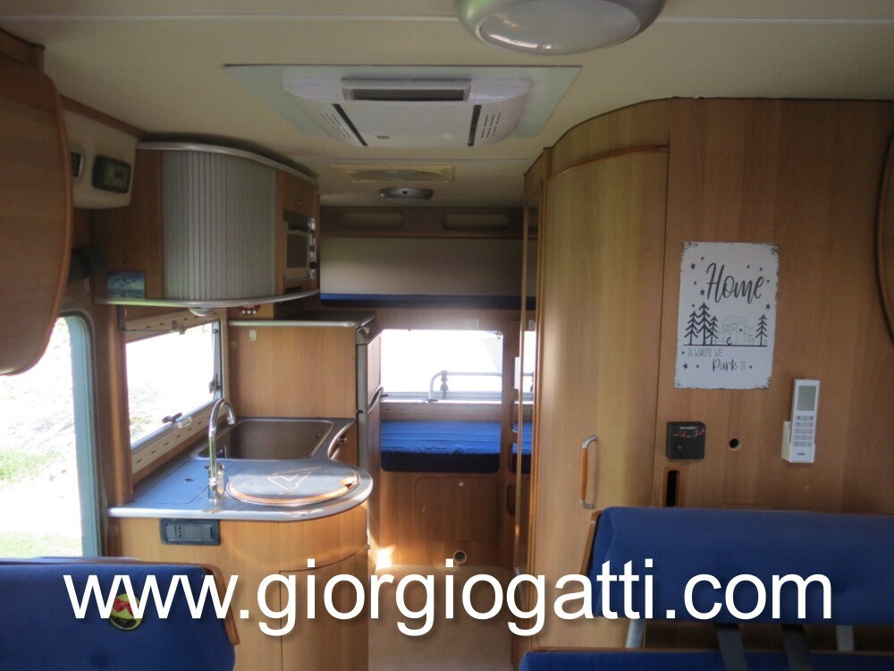 Camper Mansardato Arca M 4 con meccanica Mercedes