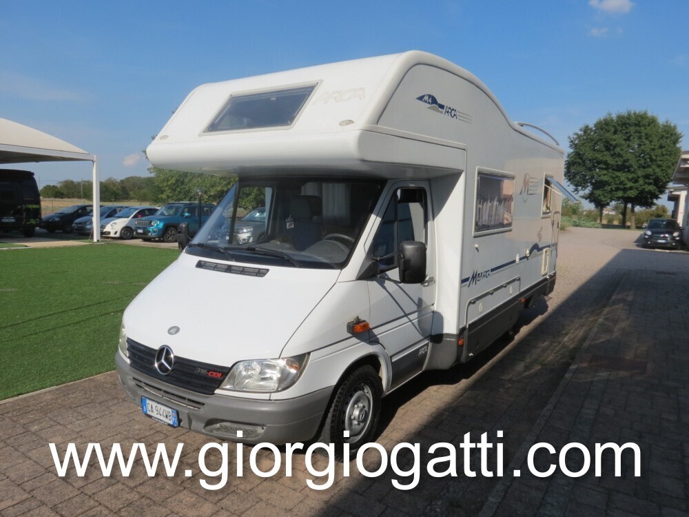Camper Mansardato Arca M 4 con meccanica Mercedes