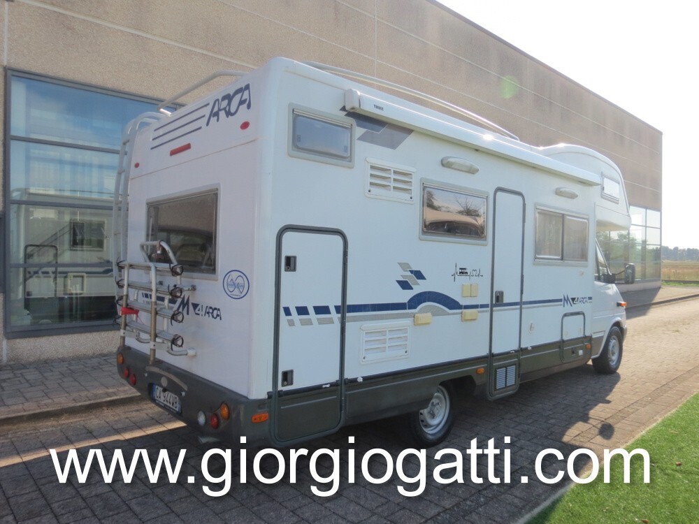 Camper Mansardato Arca M 4 con meccanica Mercedes