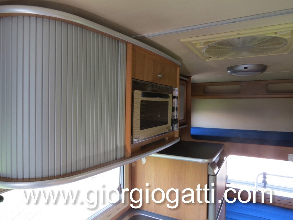 Camper Mansardato Arca M 4 con meccanica Mercedes
