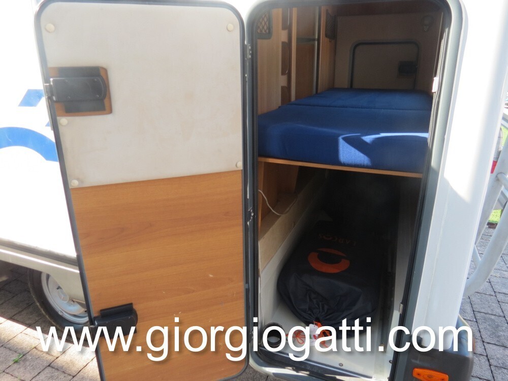 Camper Mansardato Arca M 4 con meccanica Mercedes