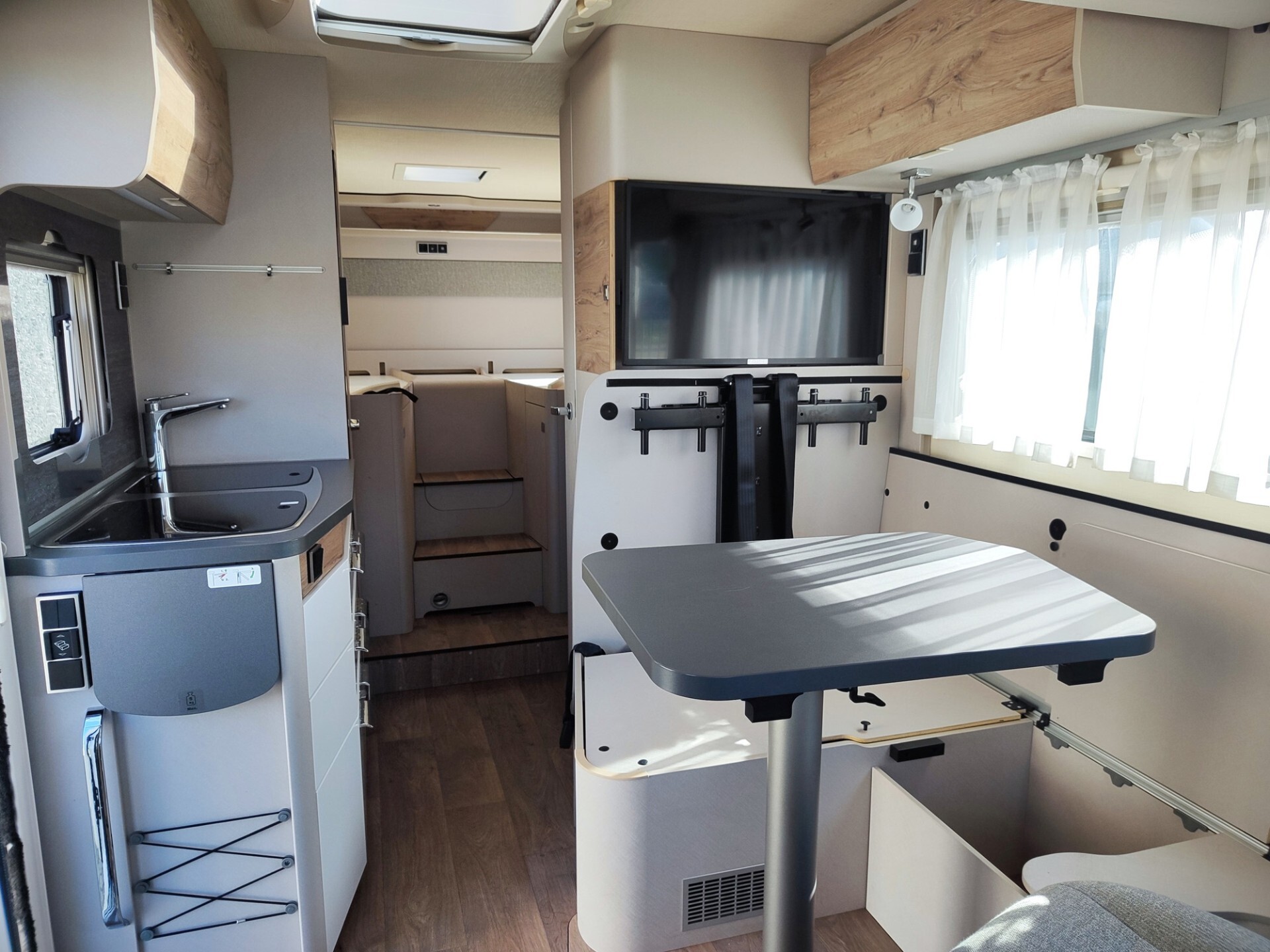 Hymer Exsis-I 580 Pure - Motorhome con letti gemel