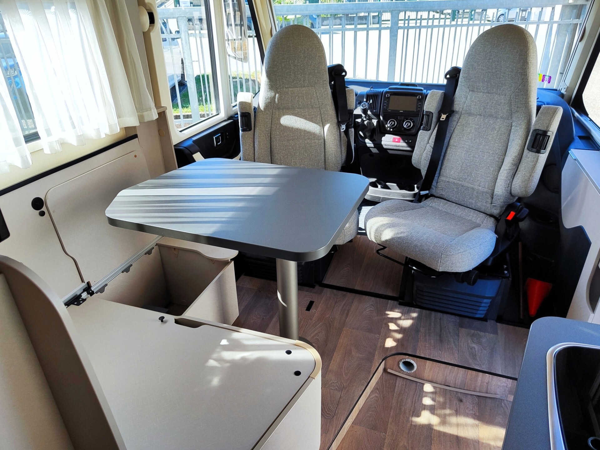 Hymer Exsis-I 580 Pure - Motorhome con letti gemel