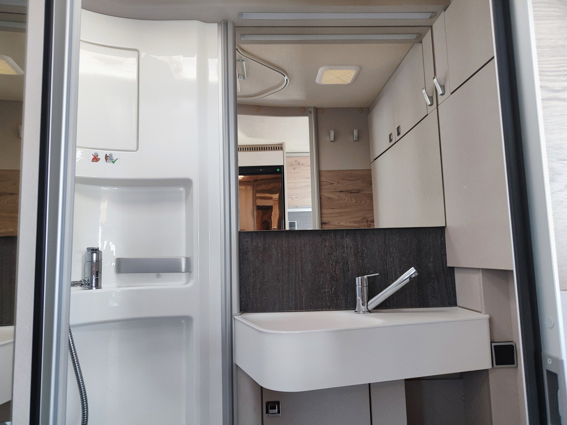 Hymer Exsis-I 580 Pure - Motorhome con letti gemel