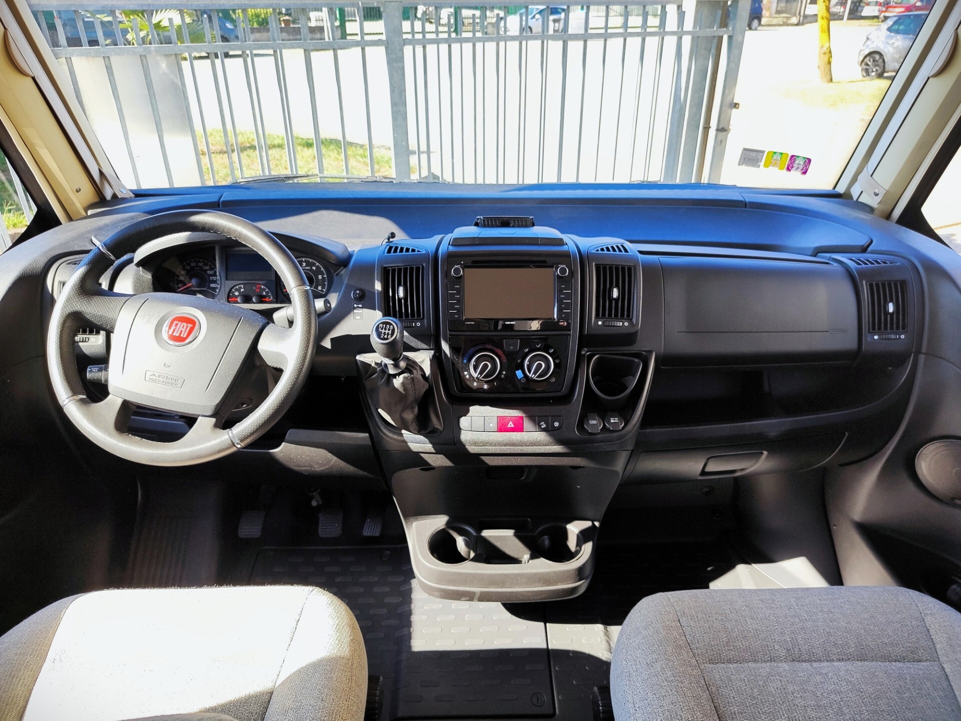 Hymer Exsis-I 580 Pure - Motorhome con letti gemel