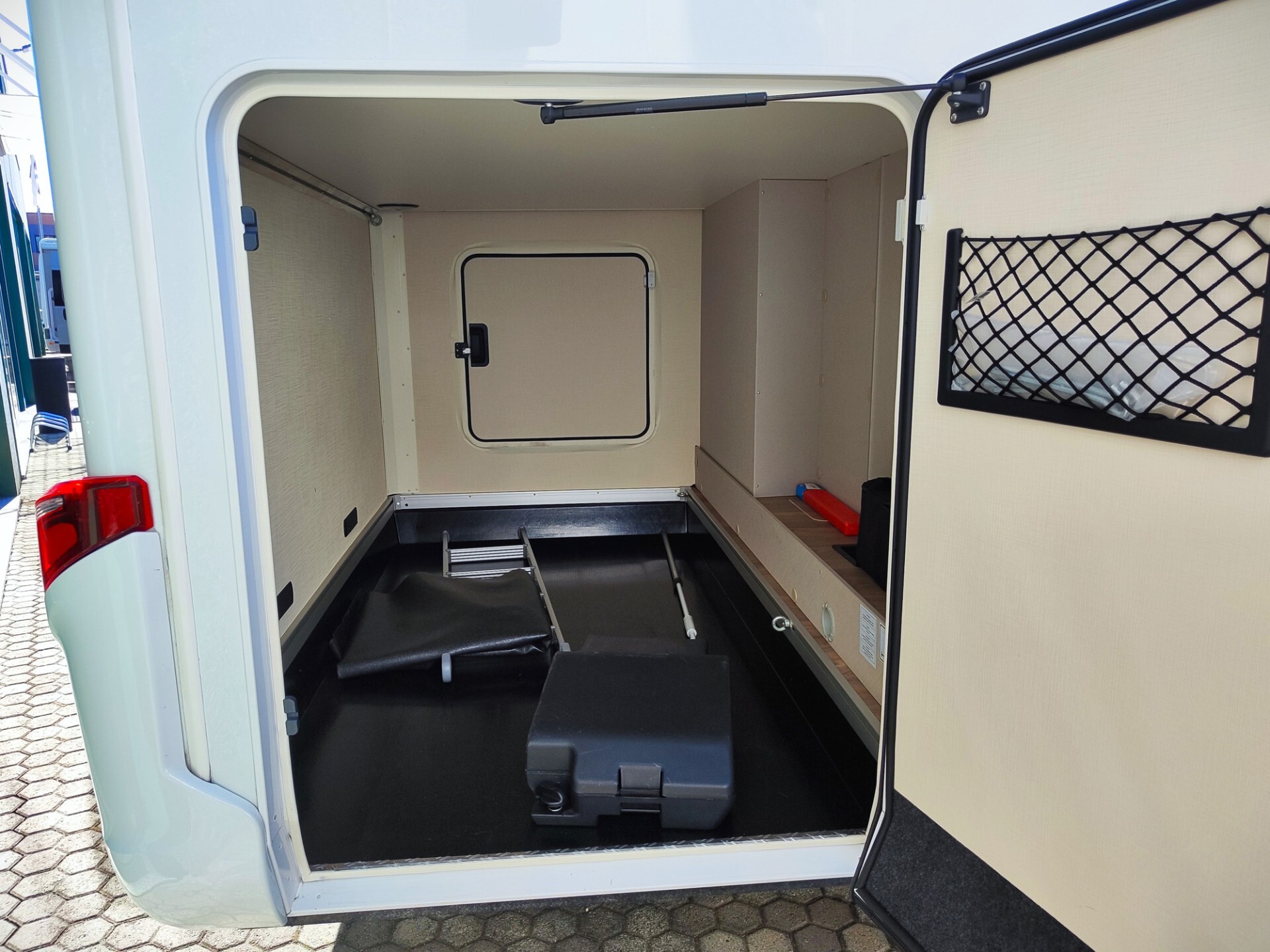 Hymer Exsis-I 580 Pure - Motorhome con letti gemel