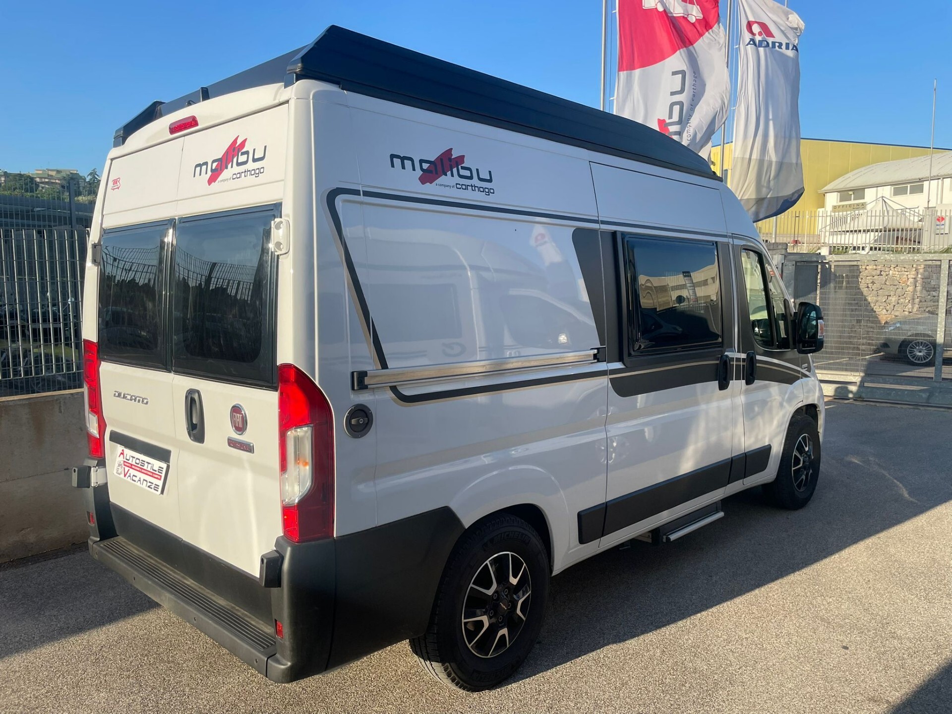 MALIBU VAN 540 DB COMPACT CON TETTO A SOFFIETTO SU