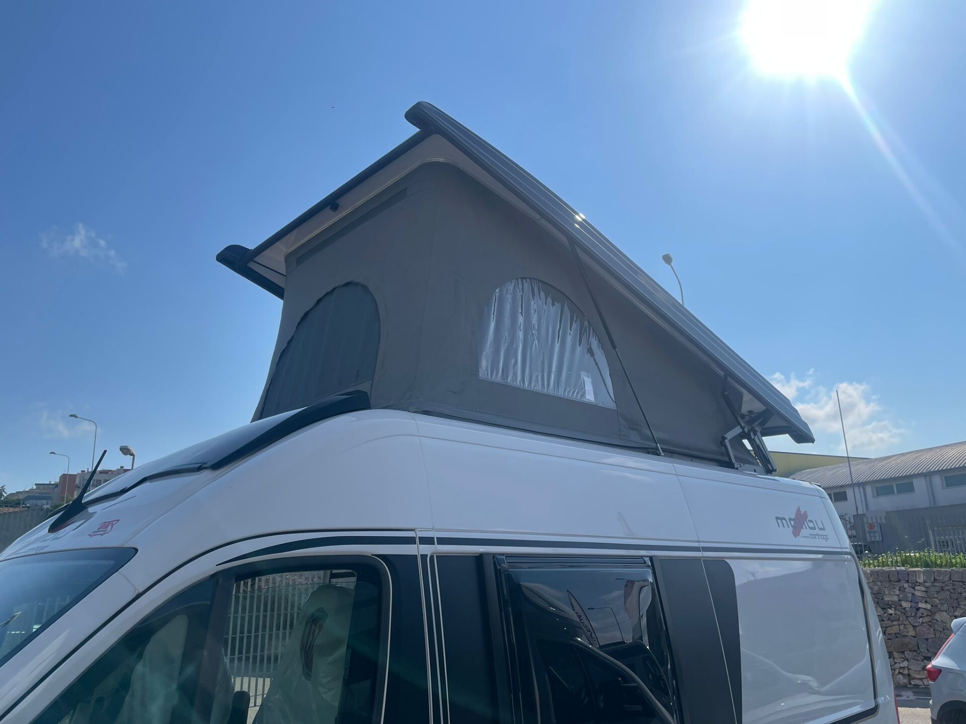 MALIBU VAN 540 DB COMPACT CON TETTO A SOFFIETTO SU