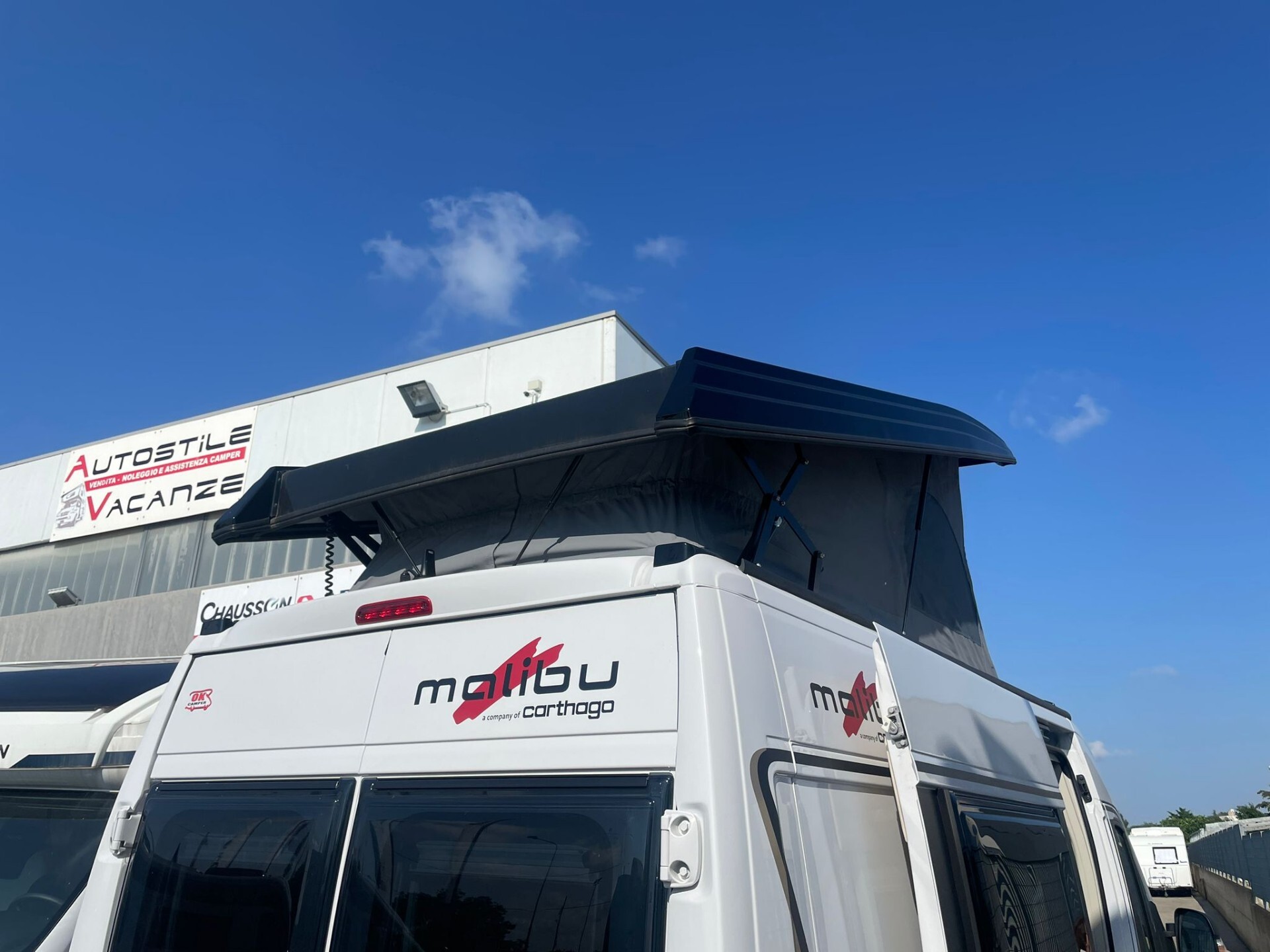 MALIBU VAN 540 DB COMPACT CON TETTO A SOFFIETTO SU